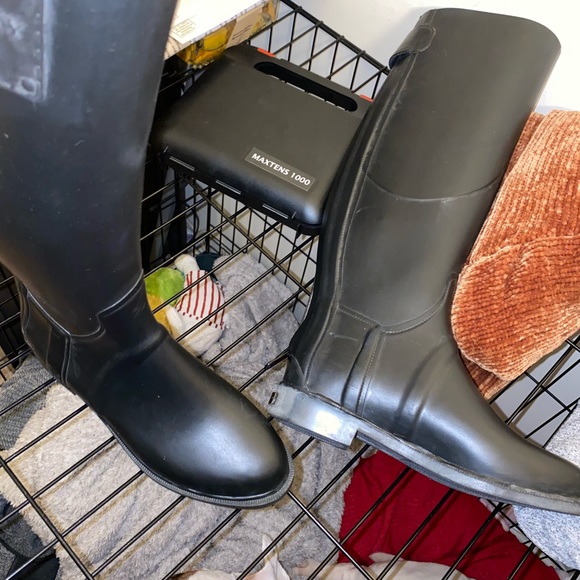 Burberry rain boots - Picture 3 of 5